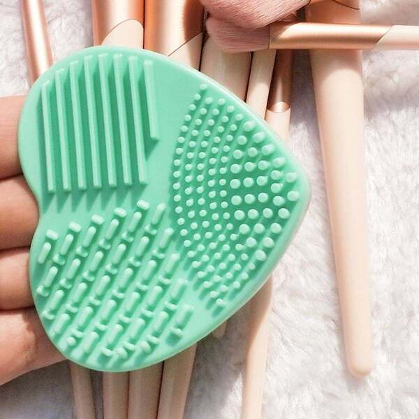 Luvyah Cosmetics Green Silicone Make Up Brush Cleansing Pad