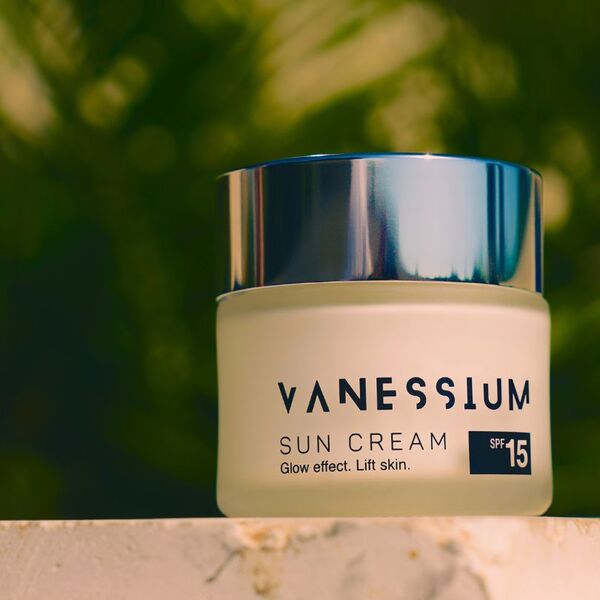 Vanessium Sun Cream. Glow Effect. Lift Skin. SPF15 50ml