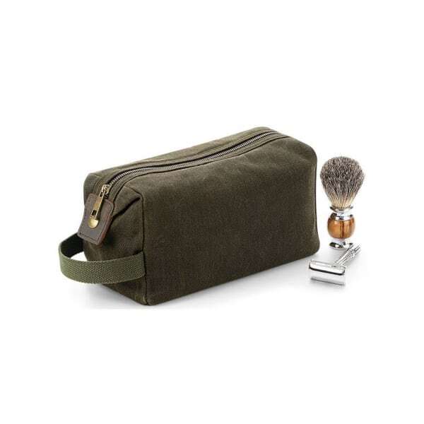 Quadra Heritage Washed Leather Accents Toiletry Bag