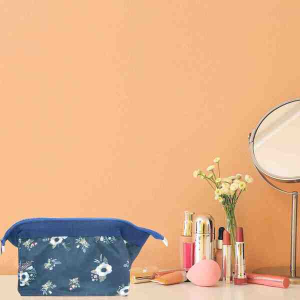 Envie Fashionable Waterproof & Portable Cosmetic Bag