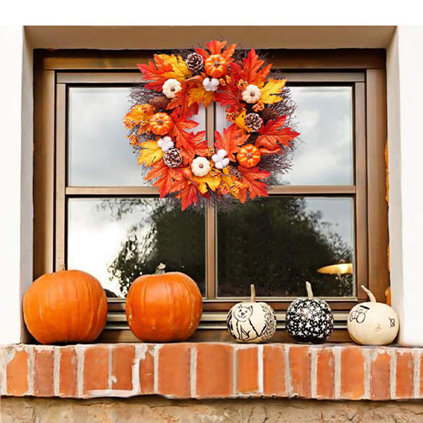 Livingandhome Halloween Maple Pumpkin Wreath