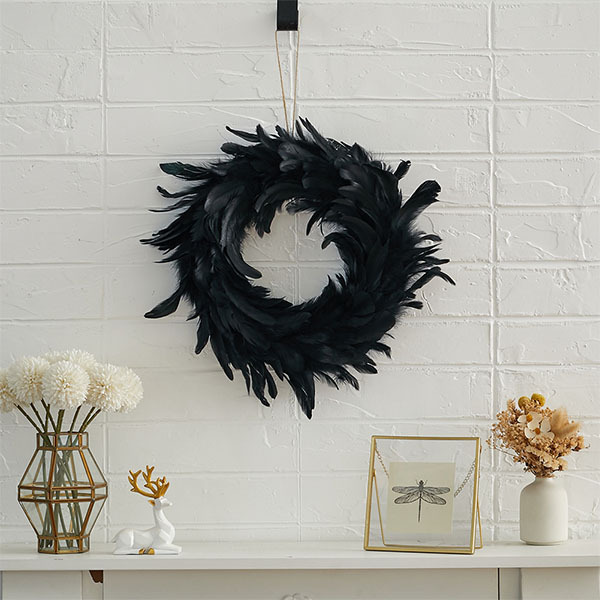 Livingandhome Black Feather Wreath with Lights