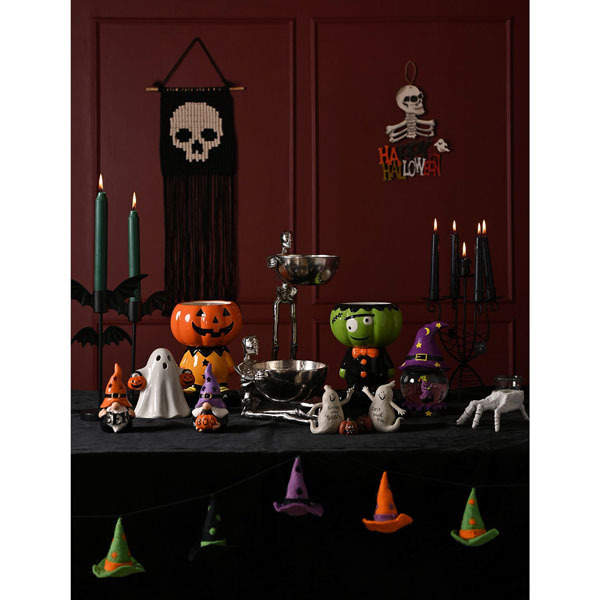 Hocus Pocus Happy Halloween Skull Hanger