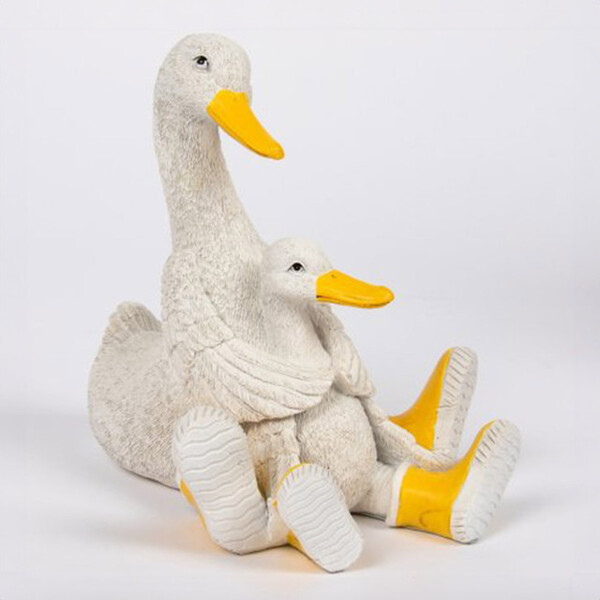 Prezzybox Quackers Duck With Duckling Sitting  Figurine