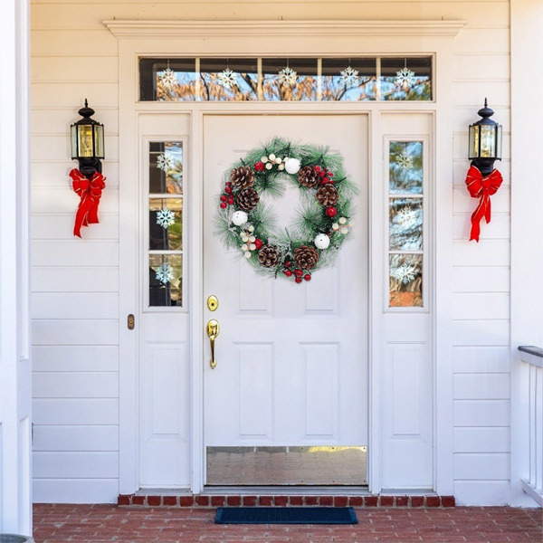 Livingandhome Snow Flocked Christmas Artificial Wreath