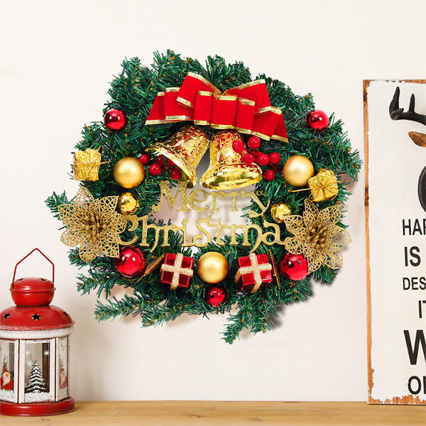 Livingandhome Christmas Artificial Wreath with Xmas Baubles