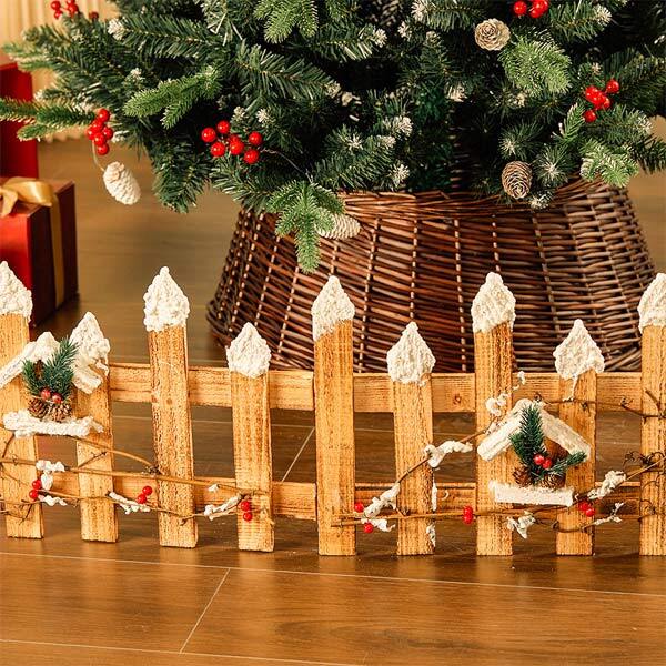 Livingandhome Christmas Wooden Decorative Tree Fence