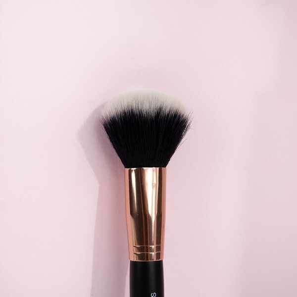 Brushworks Blush Brush