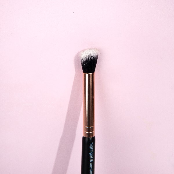 Brushworks Highlight & Contour Brush