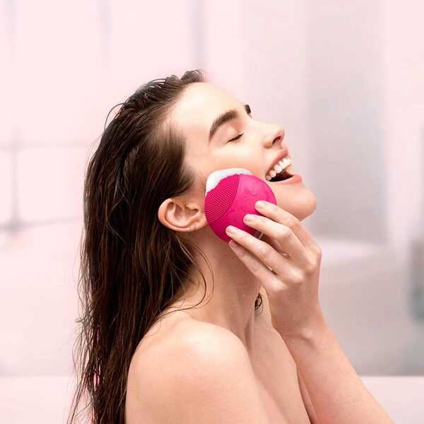 FOREO Luna Mini 2 Facial Cleansing Brush Electric, Fuchsia