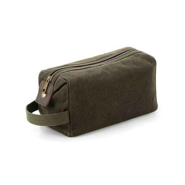 Quadra Heritage Washed Leather Accents Toiletry Bag