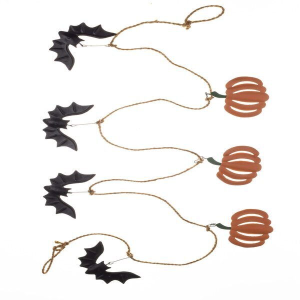 Shoeless Joe Pumpkin and Bat Halloween Garland