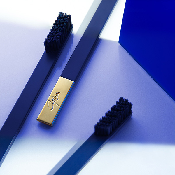 APRIORI Sapphire Blue Gold Medium Toothbrush