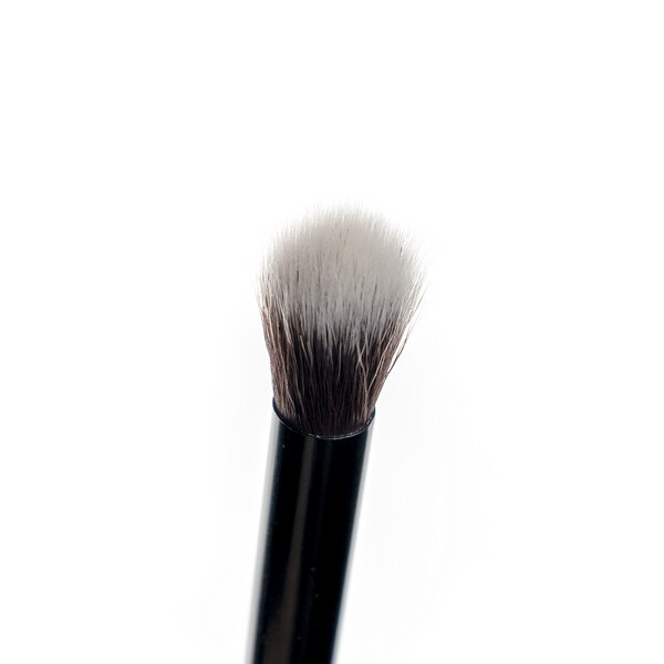 Brushworks No. 14 Fluffy Blending Eye Brush