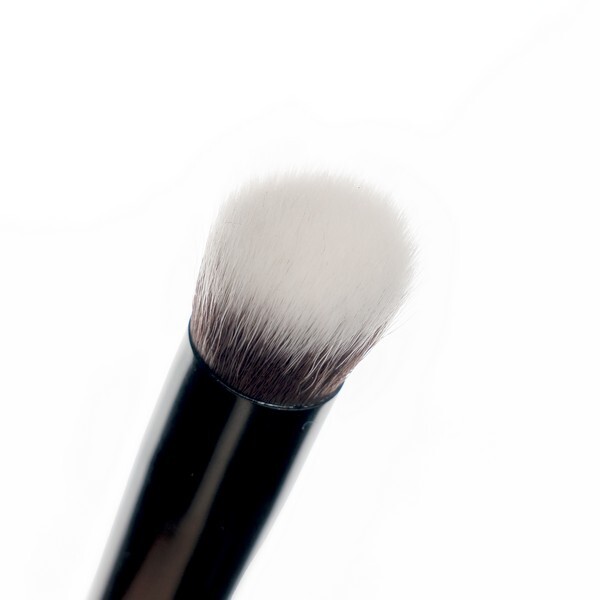 Brushworks No. 8 Precise Angled Concealer Buffing Brush