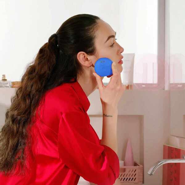 FOREO LUNA Play Smart 2 Facial Cleansing Brush, Peek A Blue