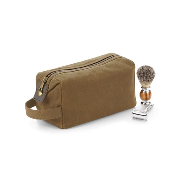 Quadra Heritage Washed Leather Accents Toiletry Bag