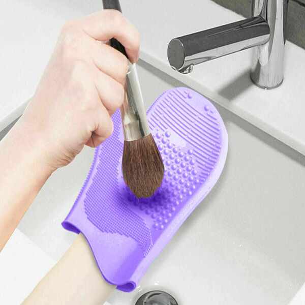 Envie Luxury 2 Way Magic Makeup Brush Cleaning Gloves,Purple