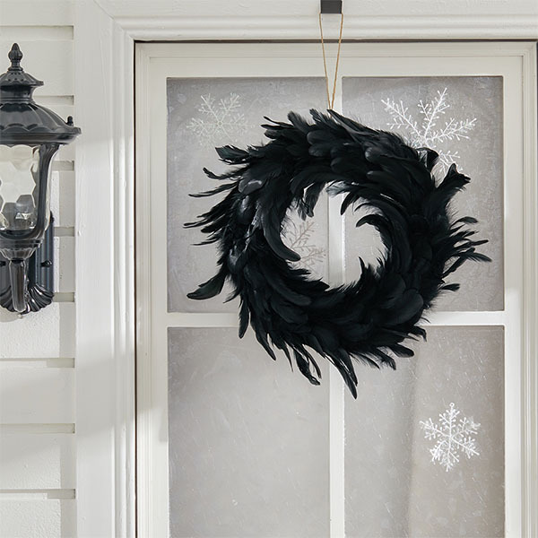 Livingandhome Black Feather Wreath with Lights