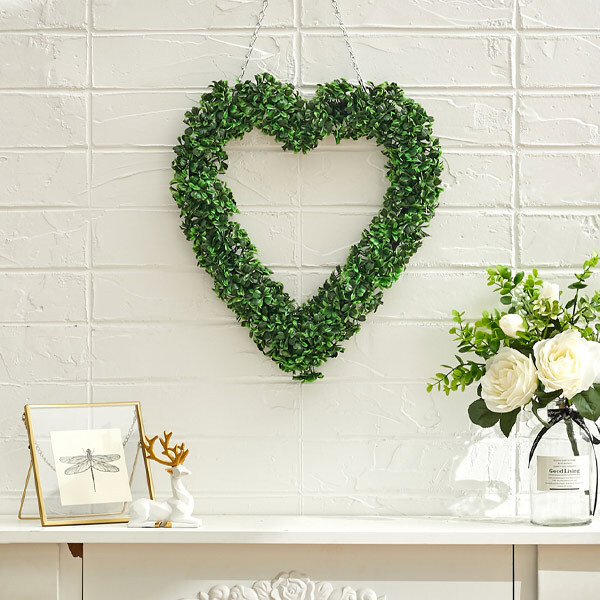 Livingandhome Artificial Boxwood Green Leaves Heart Wreath