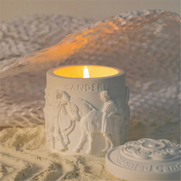 Livingandhome Retro Embossed Scented Candle