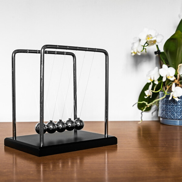 Ingenious Newton's Cradle