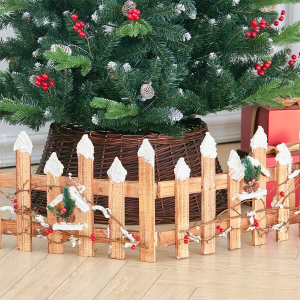 Livingandhome Christmas Wooden Decorative Tree Fence