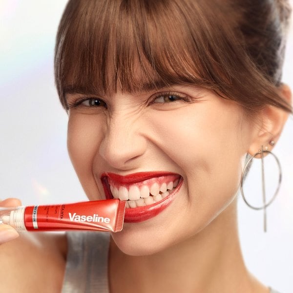 Vaseline Gluta-Hya Juicy Cherry Crush Serum Gloss SPF15 10ml