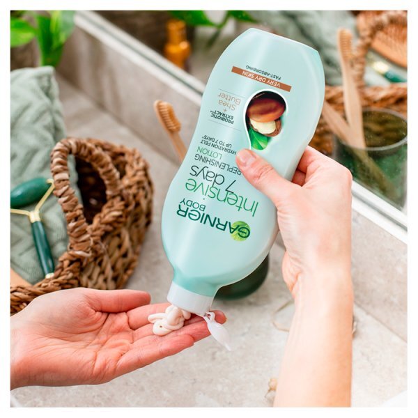 Garnier Intensive 7 Days Shea Body Lotion Dry Skin 400ml