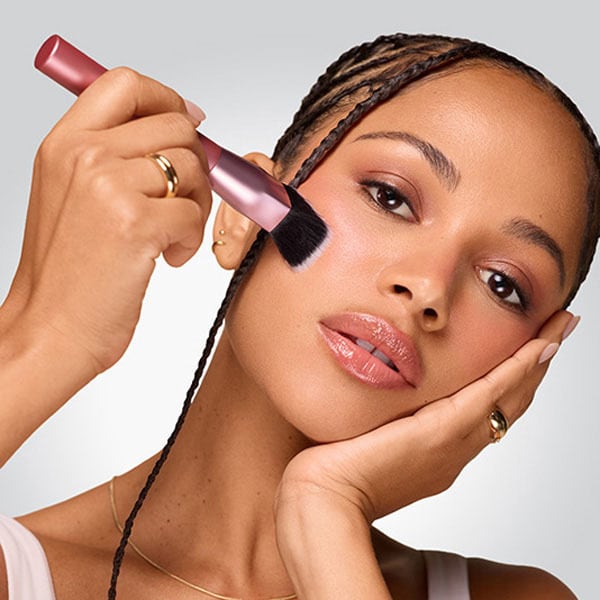 Real Techniques Cheek Hugging Contour Brush
