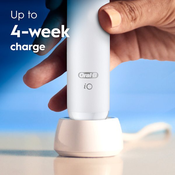 Oral-B iO2 Simple White Electric Toothbrush + Travel Case