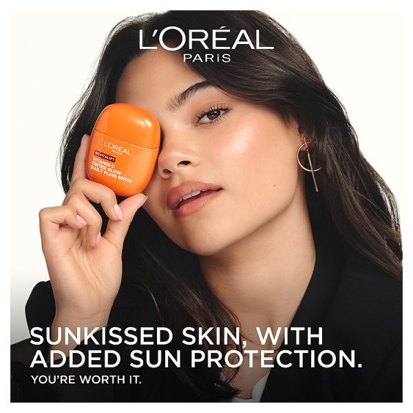 L'Oréal Paris Revitalift Clinical Vitamin C Tinted Glow Daily Fluid SPF30 + Vitamin E, 40ml