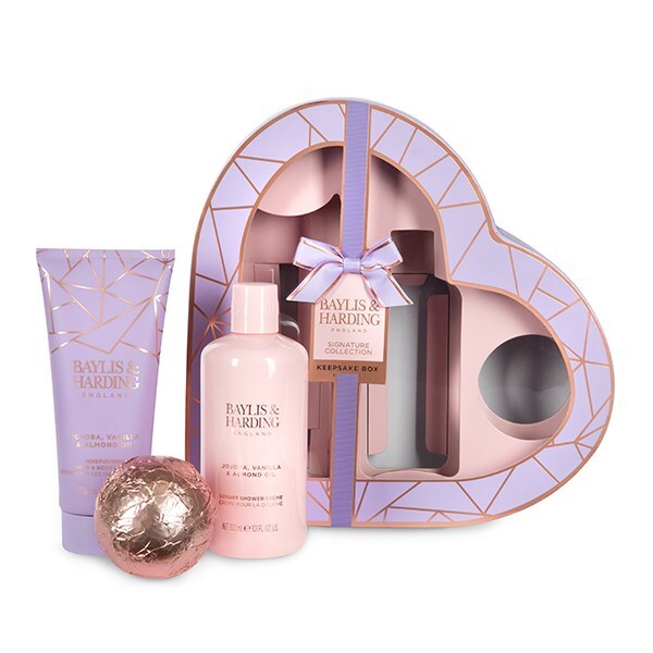 Baylis & Harding Jojoba, Vanilla & Almond Oil Heart Set