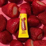 Carmex Moisturising Lip Balm Strawberry SPF 15 10g