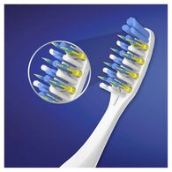 Oral-B Pulsar 3D White Luxe 35 Medium Battery Toothbrush