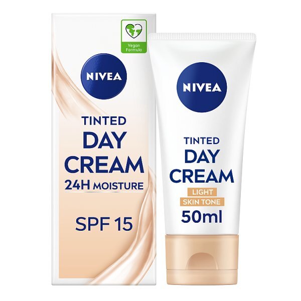 NIVEA Tinted 24H Day Cream Light Skin Tone SPF15 50ml