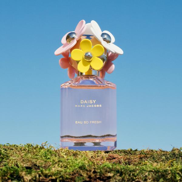 Marc Jacobs Daisy Mandarin Fizz Hair & Body Mist & Daisy Eau So Fresh Eau de Toilette 75ml Bundle