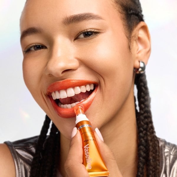 Vaseline Gluta-Hya Juicy Peach Lip Serum Gloss SPF15 10ml