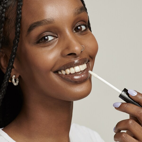 Rimmel London Oh My Gloss Ooh La La (hero) 500