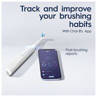 Oral-B Io4 White Electric  Toothbrush + Travel Case