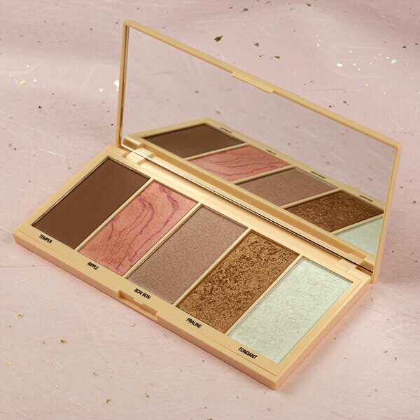 DNR I Heart Revolution Chocolate Heart Makeup Gift Set