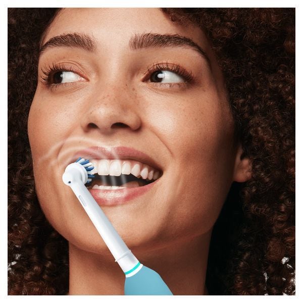 DNR Oral-B Pro 1 Blue Cross Action Electric Toothbrush