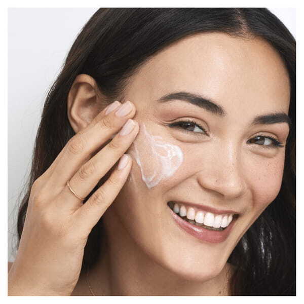 Olay Detoxifying Scrub Cleanser Charcoal Crush, 150ml