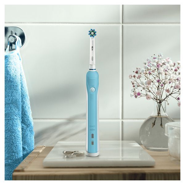 DNR Oral-B Pro 1 Blue Cross Action Electric Toothbrush