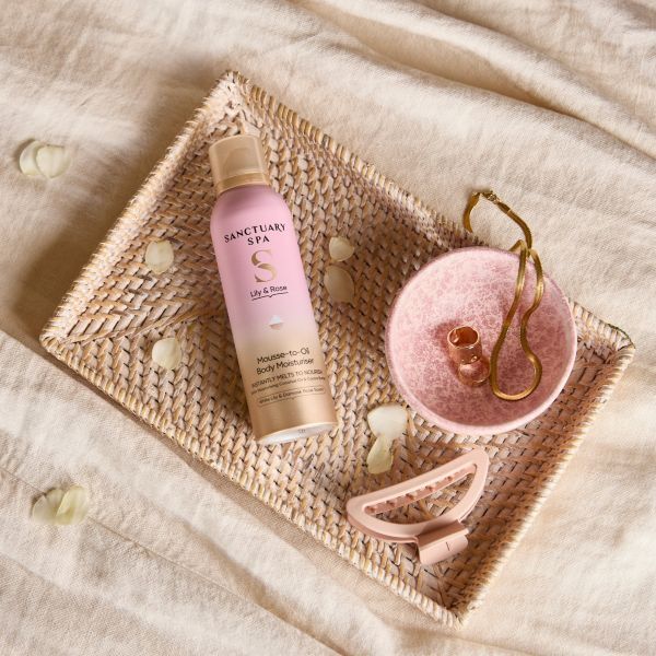 Sanctuary Spa Lily And Rose Mousse To Oil Body Moisturiser 200Ml