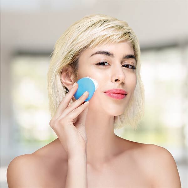 FOREO LUNA play Sonic Facial Cleansing Brush Mint