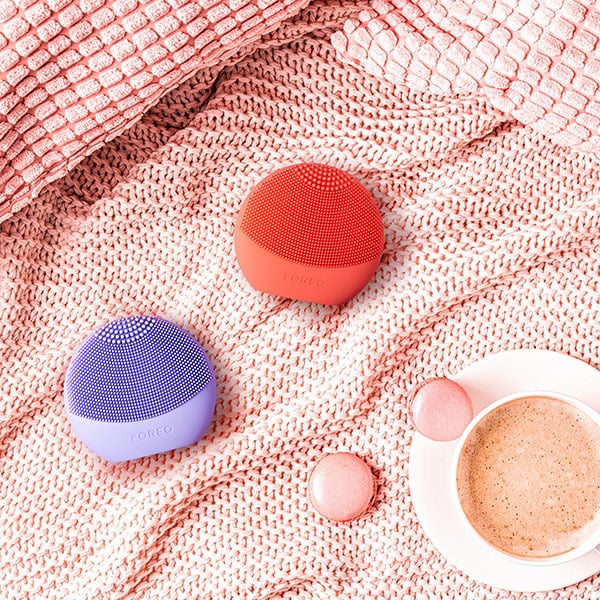 Foreo Luna Play Plus 2 Cleansing Brush In 'Peach Of Cake'