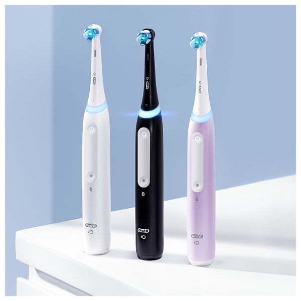 Oral-B iO4 Black Electric Toothbrush + Travel Case
