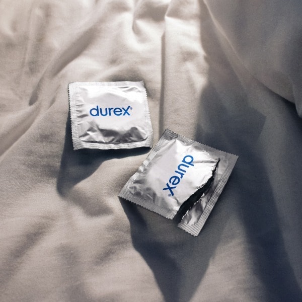 DNR Durex Invisible Extra Sensitive Condoms Close Fit 12s