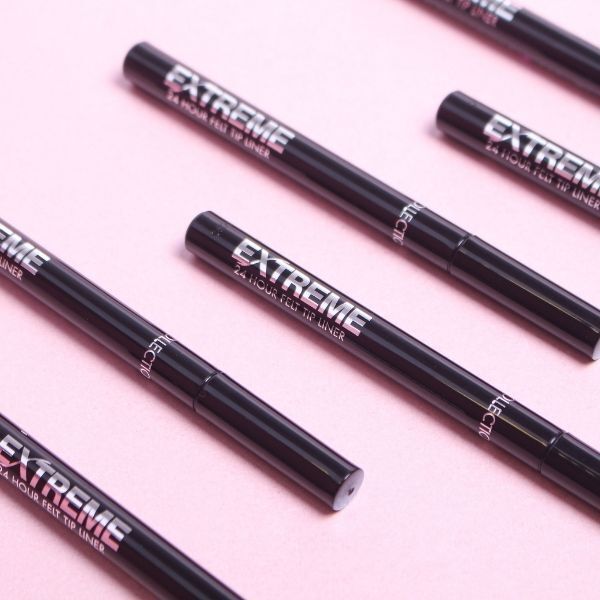 Collection Extreme 24Hr Felt Tip Eye Liner 7.8g Black 1
